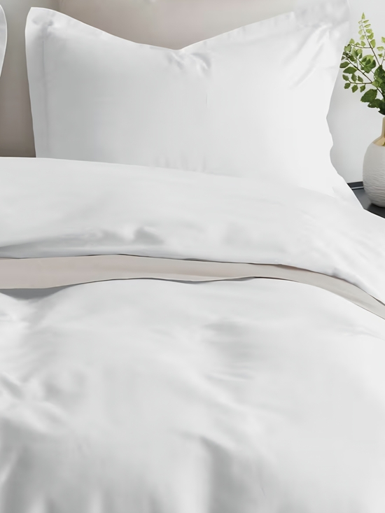 Hotel Collection Other - NWT ~ HC COLLECTION White Luxury Duvet Cover Set ~ 2 Shams Included ~ Full Queen